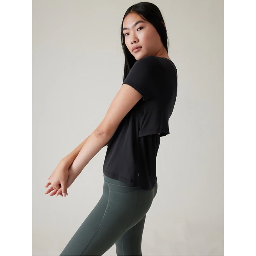 ATHLETA Air Out Cinch Tee in Black